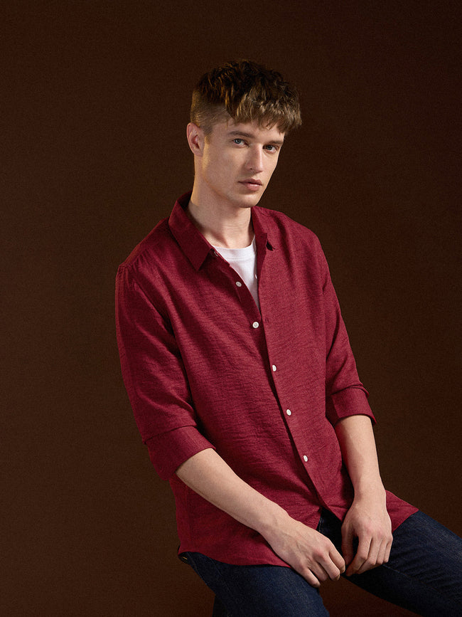 Men Red Solid Seersucker Effect Slim Fit Casual Shirt