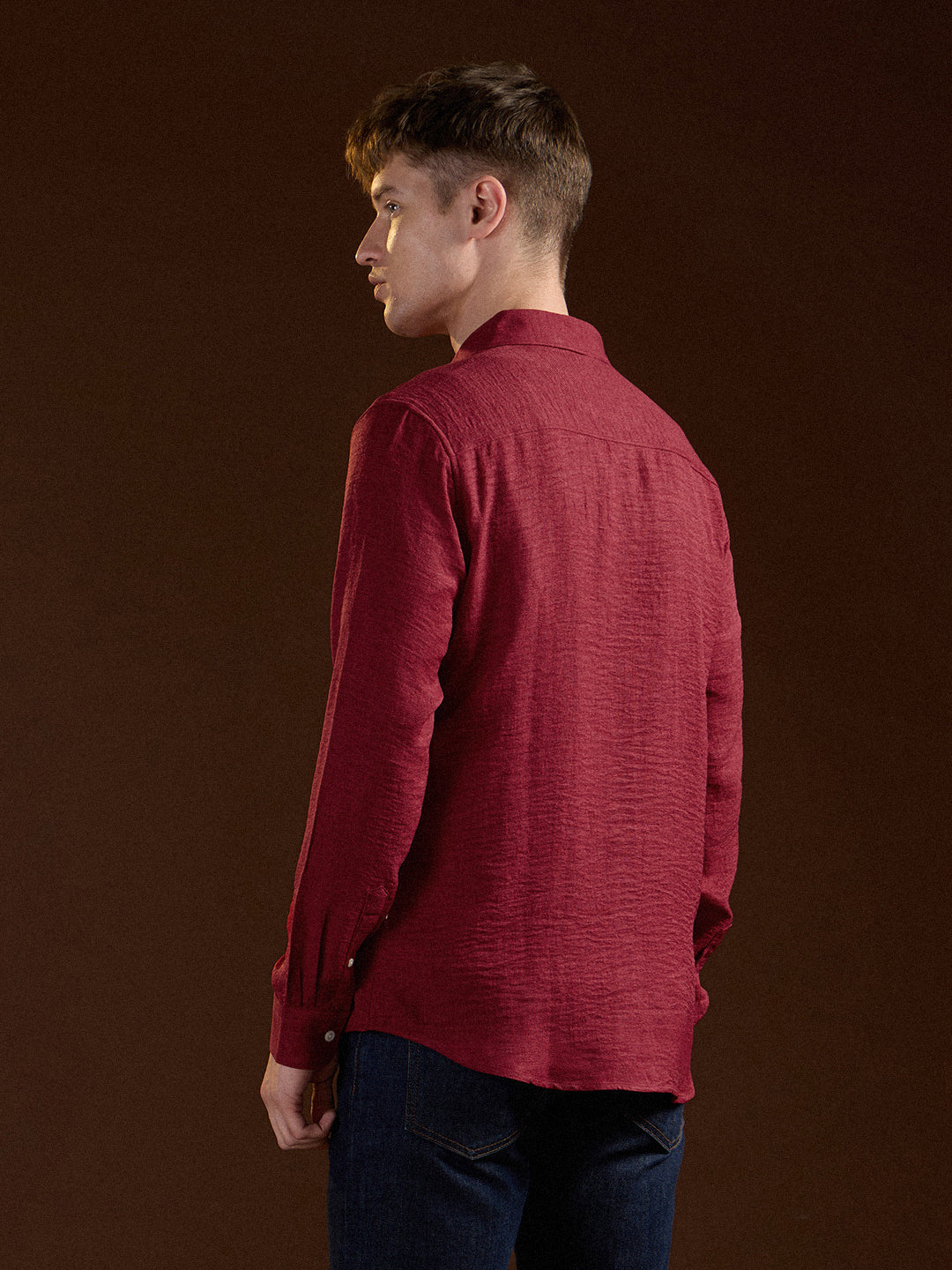 Men Red Solid Seersucker Effect Slim Fit Casual Shirt