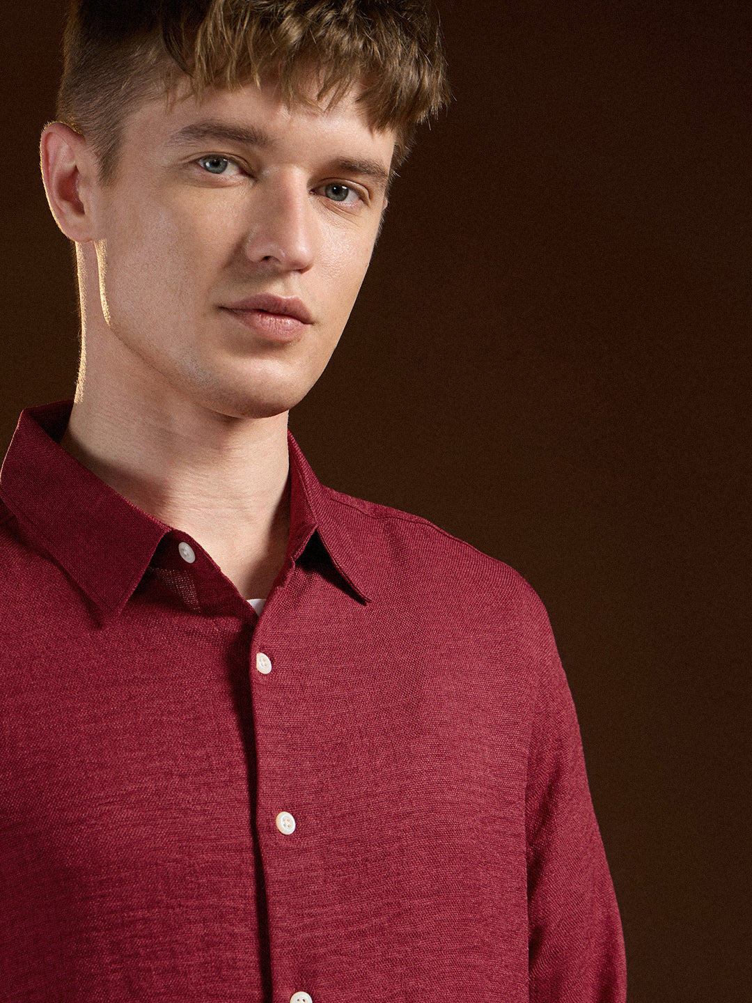 Men Red Solid Seersucker Effect Slim Fit Casual Shirt