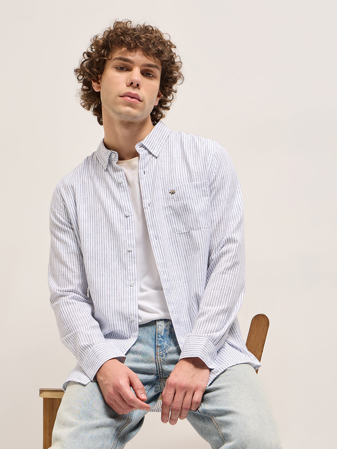 Men White Vertical Pin Stripes Slim Fit Casual Shirt