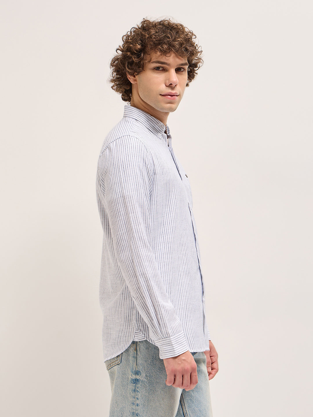 Men White Vertical Pin Stripes Slim Fit Casual Shirt