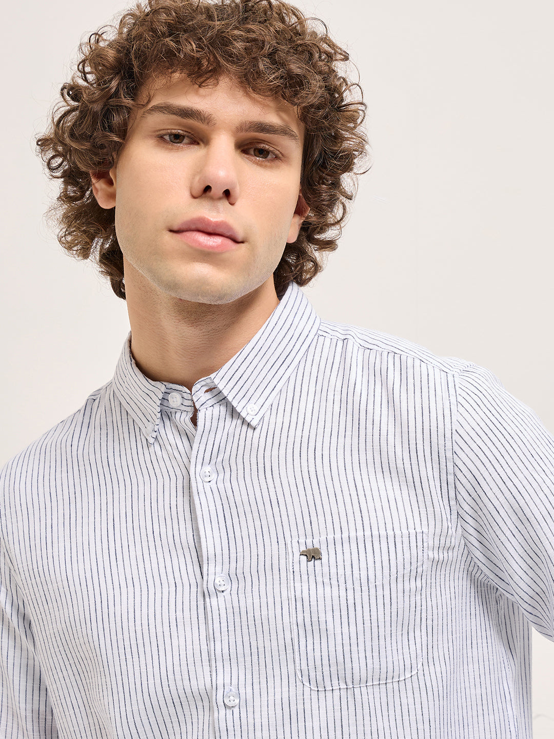 Men White Vertical Pin Stripes Slim Fit Casual Shirt