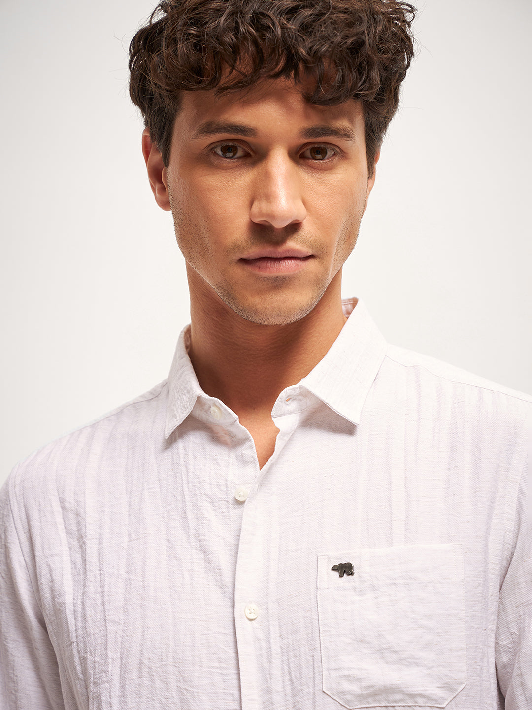 Men White Solid Slim Fit Casual Shirt