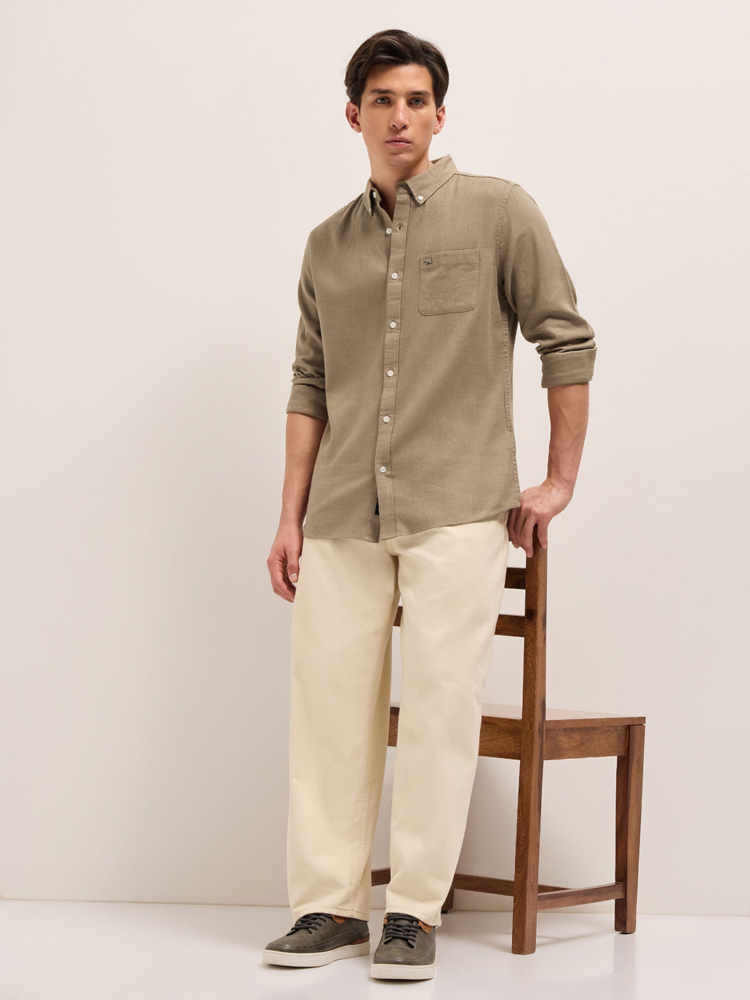 Men Beige Solid Slim Fit Cotton Casual Shirt