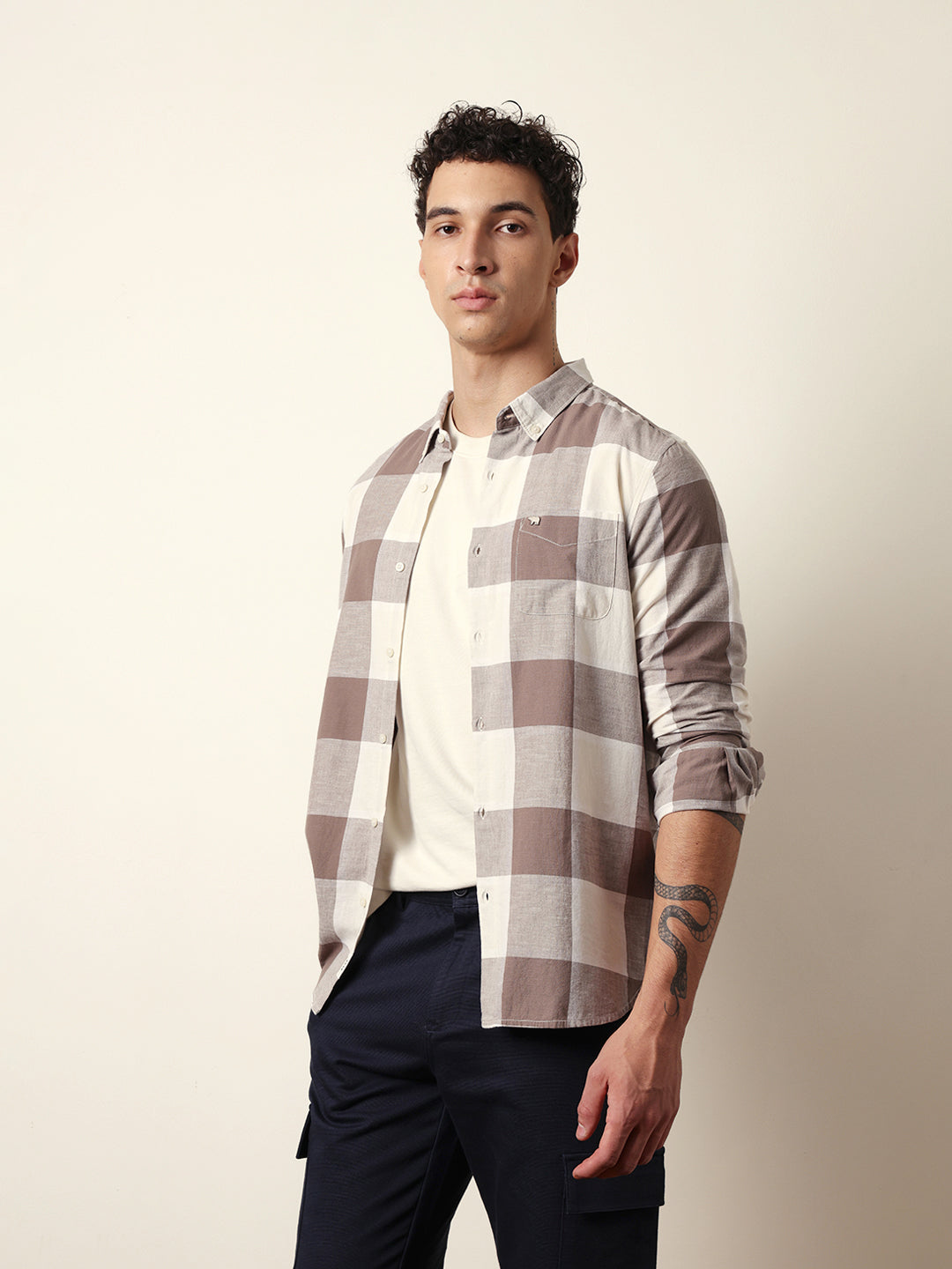 Men Modern Fit Casual Shirt