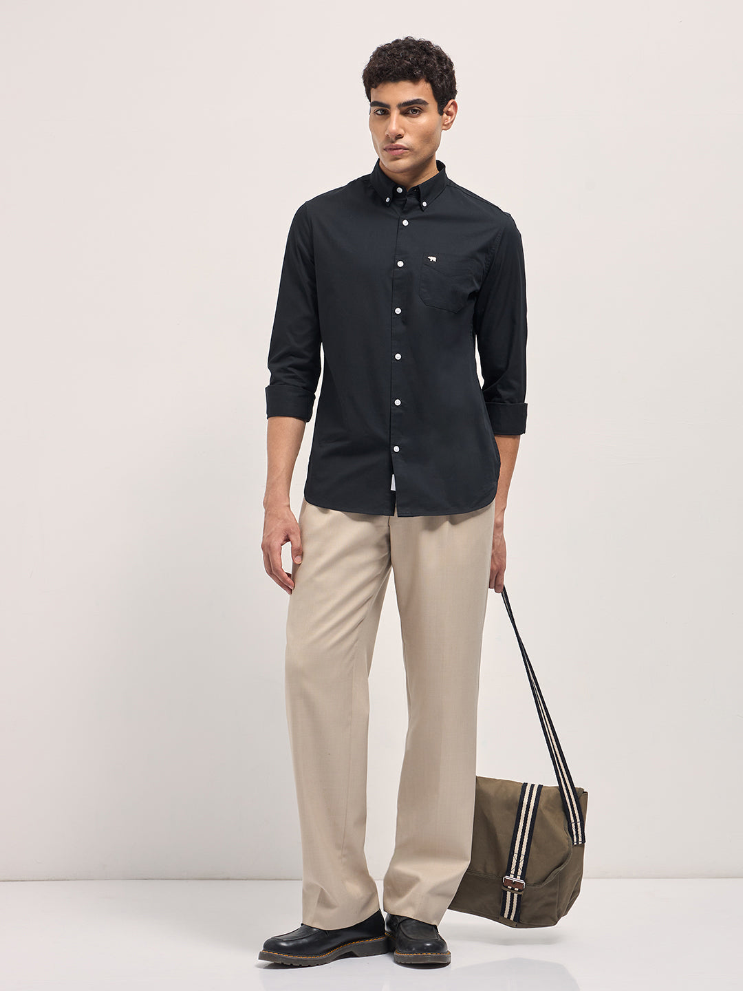 Men Black Solid Cotton Slim-Fit Casual Shirt
