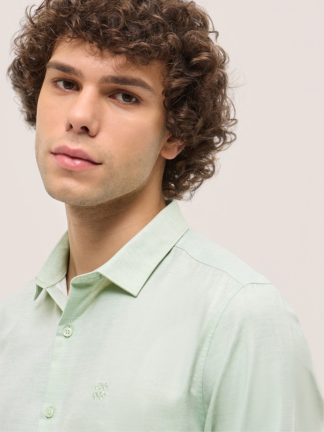 Men Shirt Pista Green Solid Tailored Fit Formal Shirt