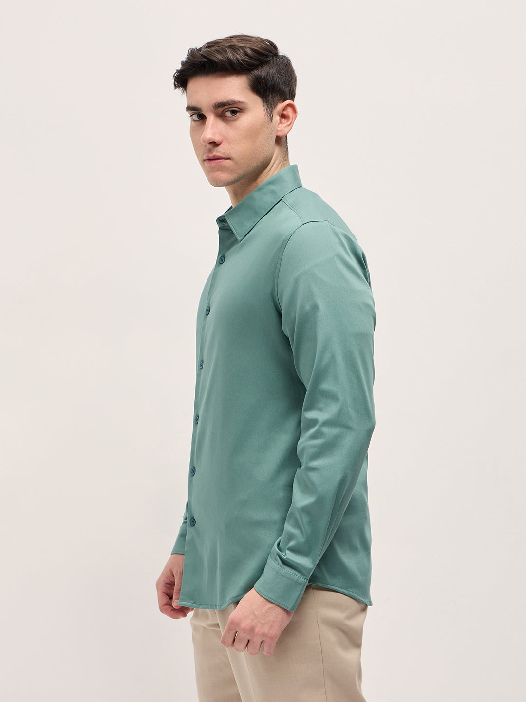 Men Green Solid Slim Fit Casual Shirt
