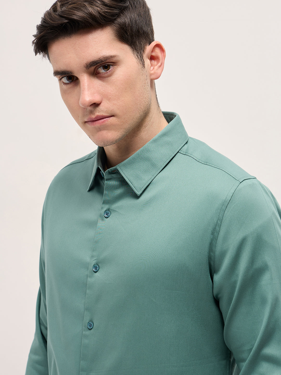 Men Green Solid Slim Fit Casual Shirt