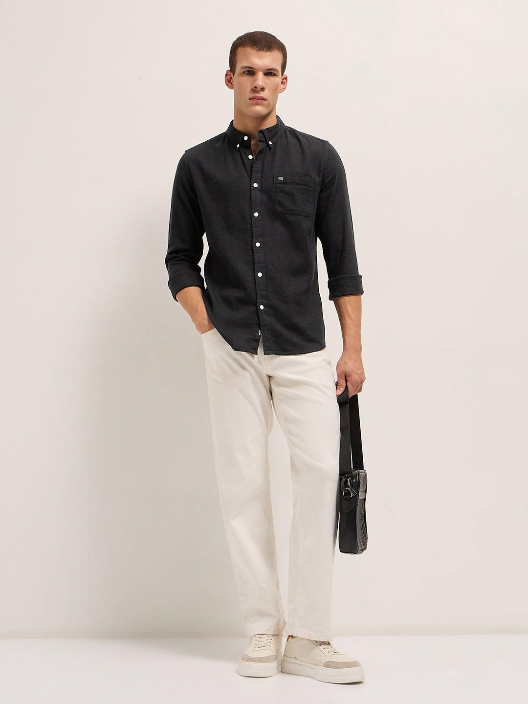 Men Black Solid Slim Fit Cotton Casual Shirt