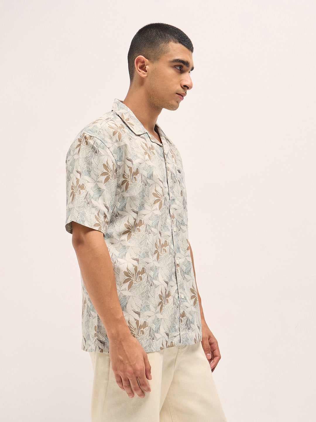 Men Multicolor Tropical Leaf Print Oversized Fit Half Sleeve Shirt