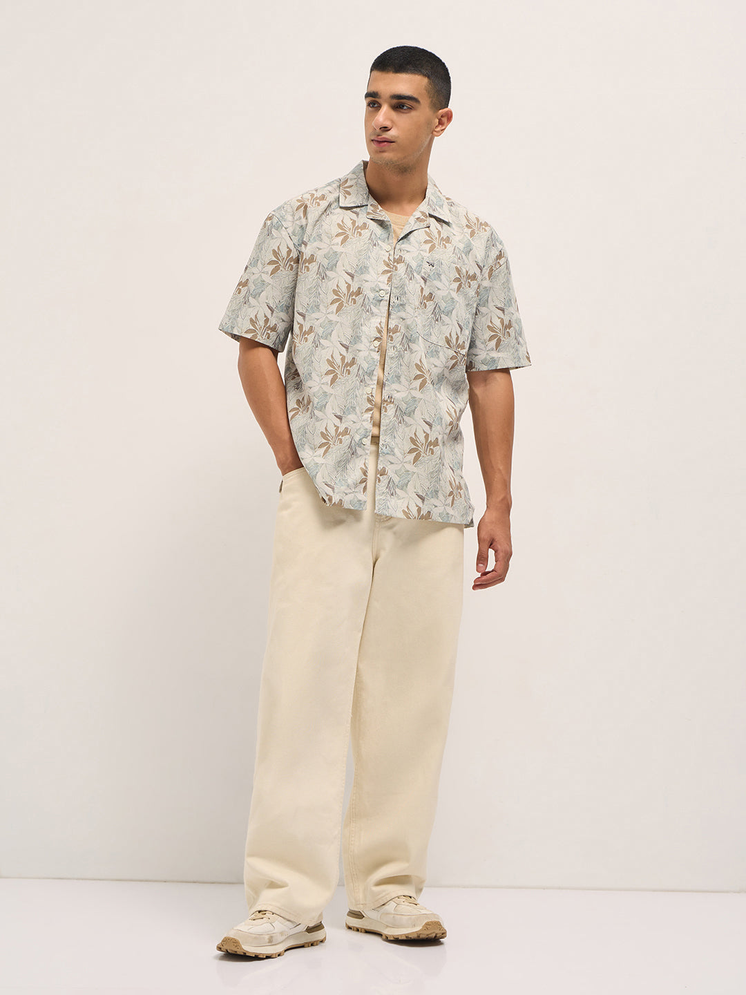 Men Multicolor Tropical Leaf Print Oversized Fit Half Sleeve Shirt