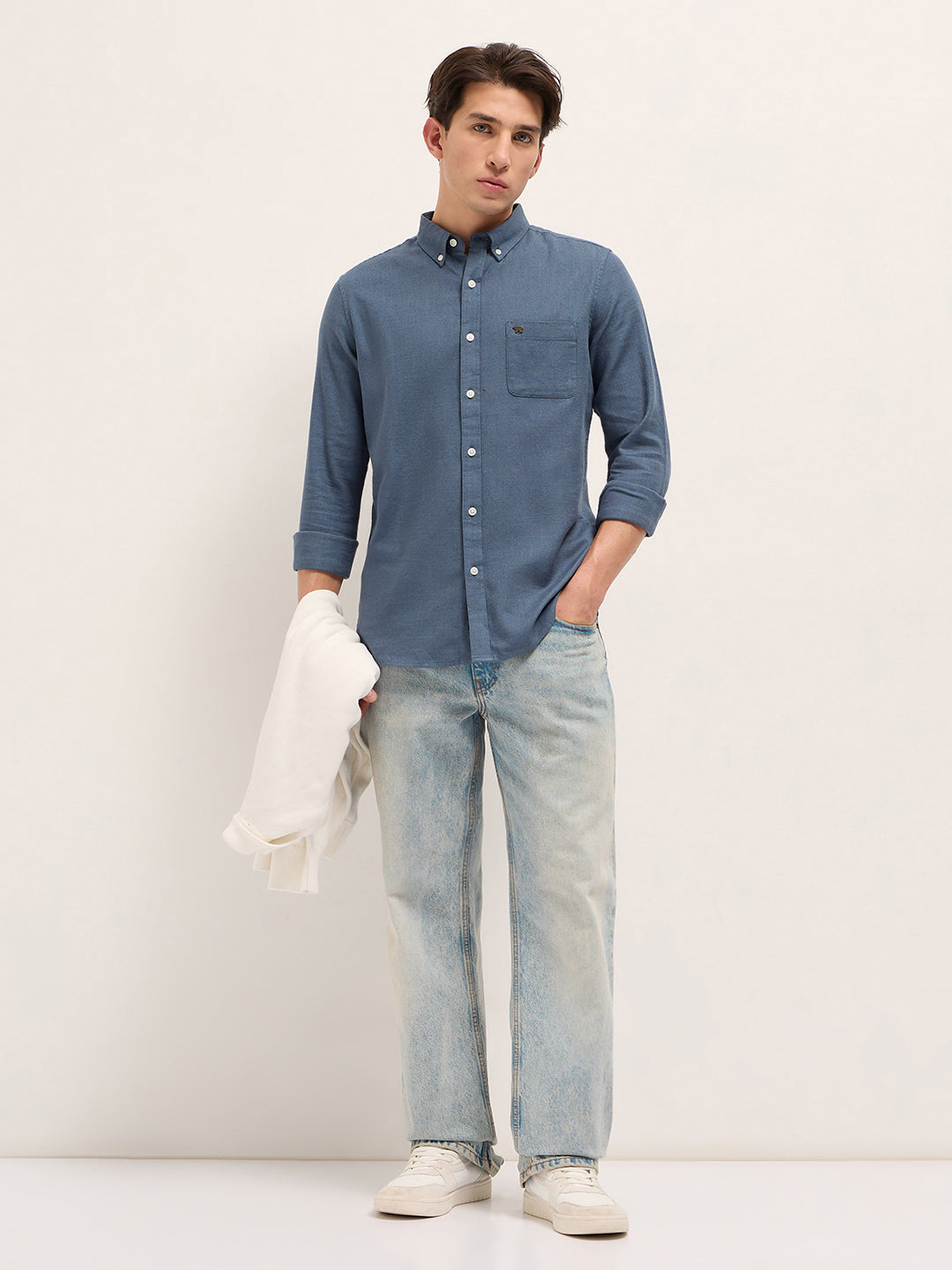 Men Blue Solid Slim Fit Cotton Casual Shirt