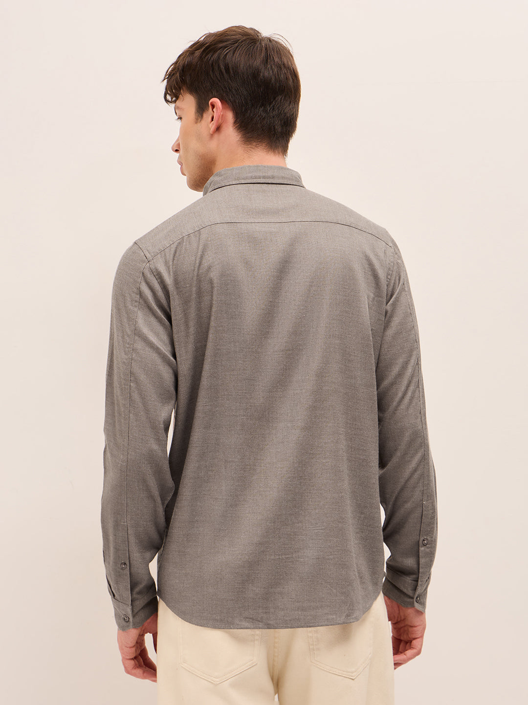 Men Solid Spread Collar Casual Shirt