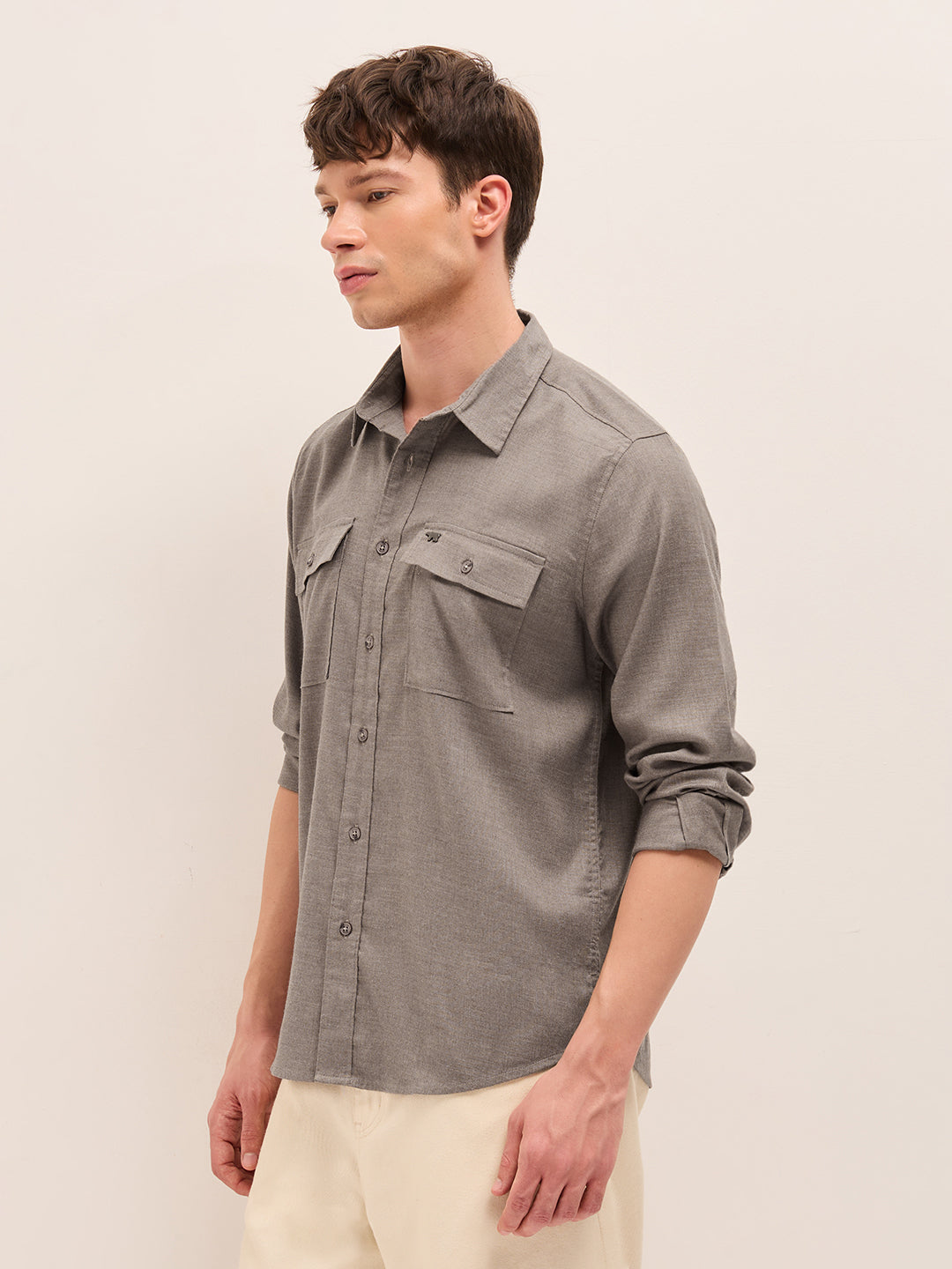 Men Solid Spread Collar Casual Shirt