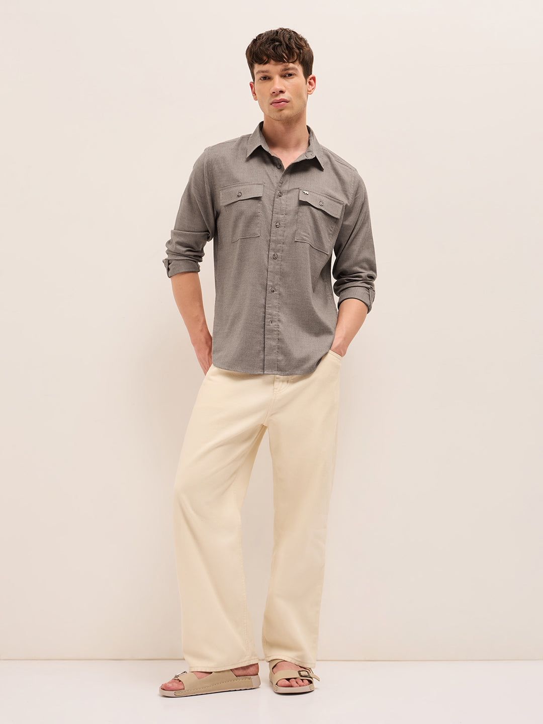 Men Solid Spread Collar Casual Shirt