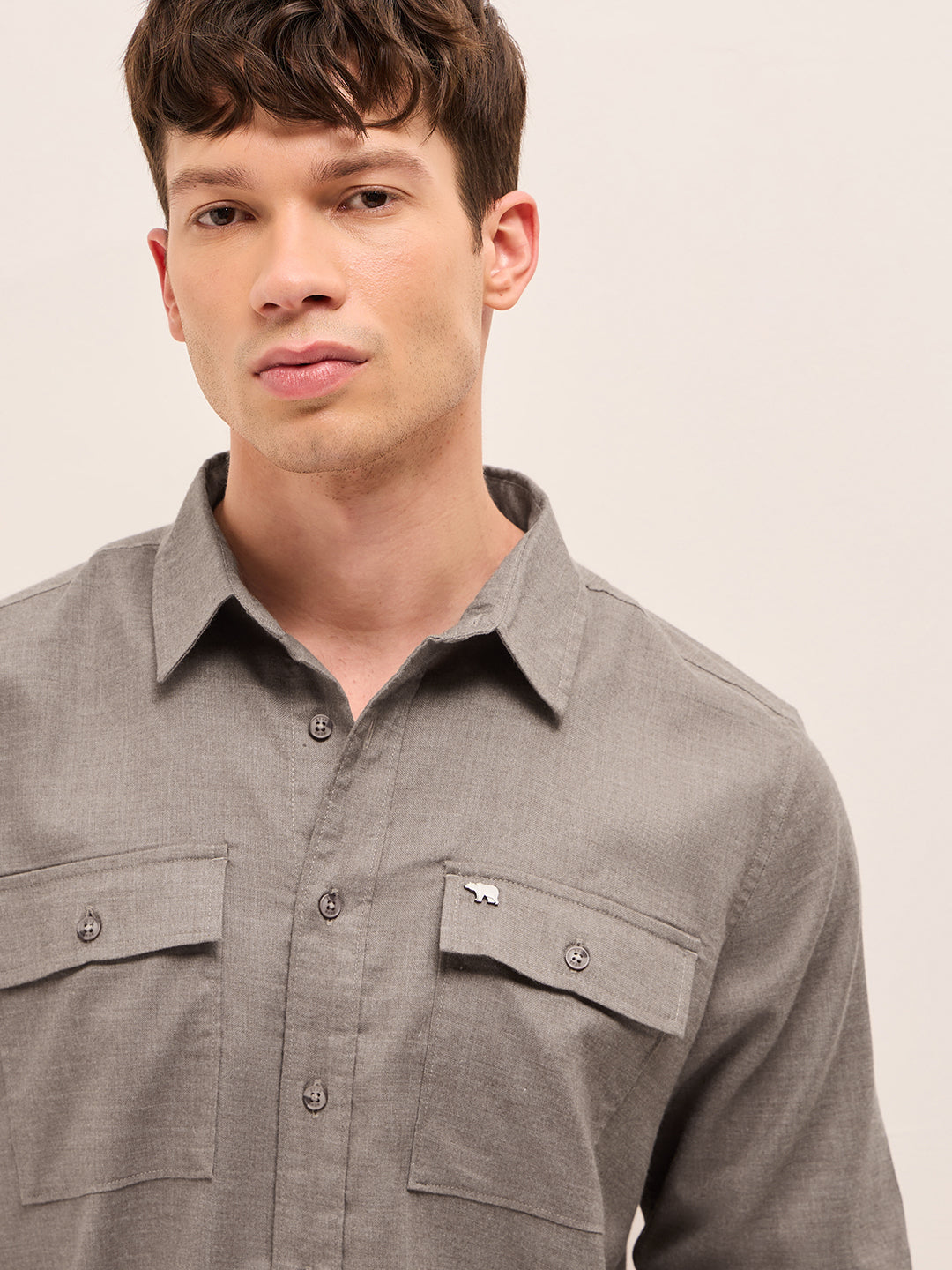 Men Solid Spread Collar Casual Shirt