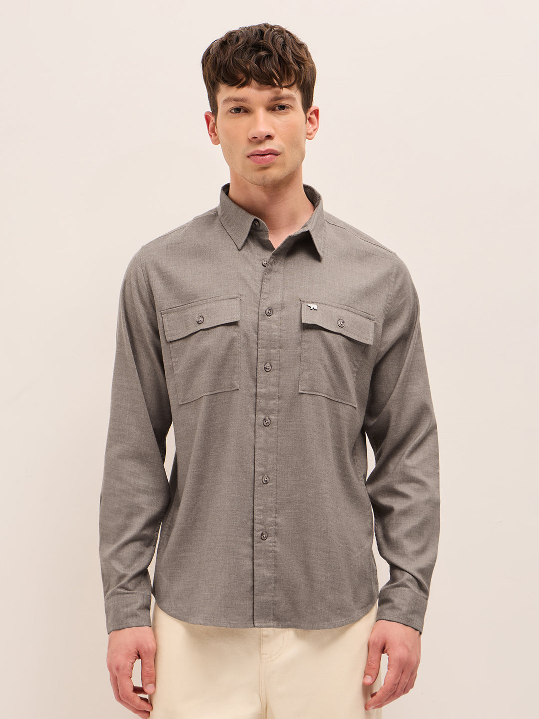 Men Solid Spread Collar Casual Shirt
