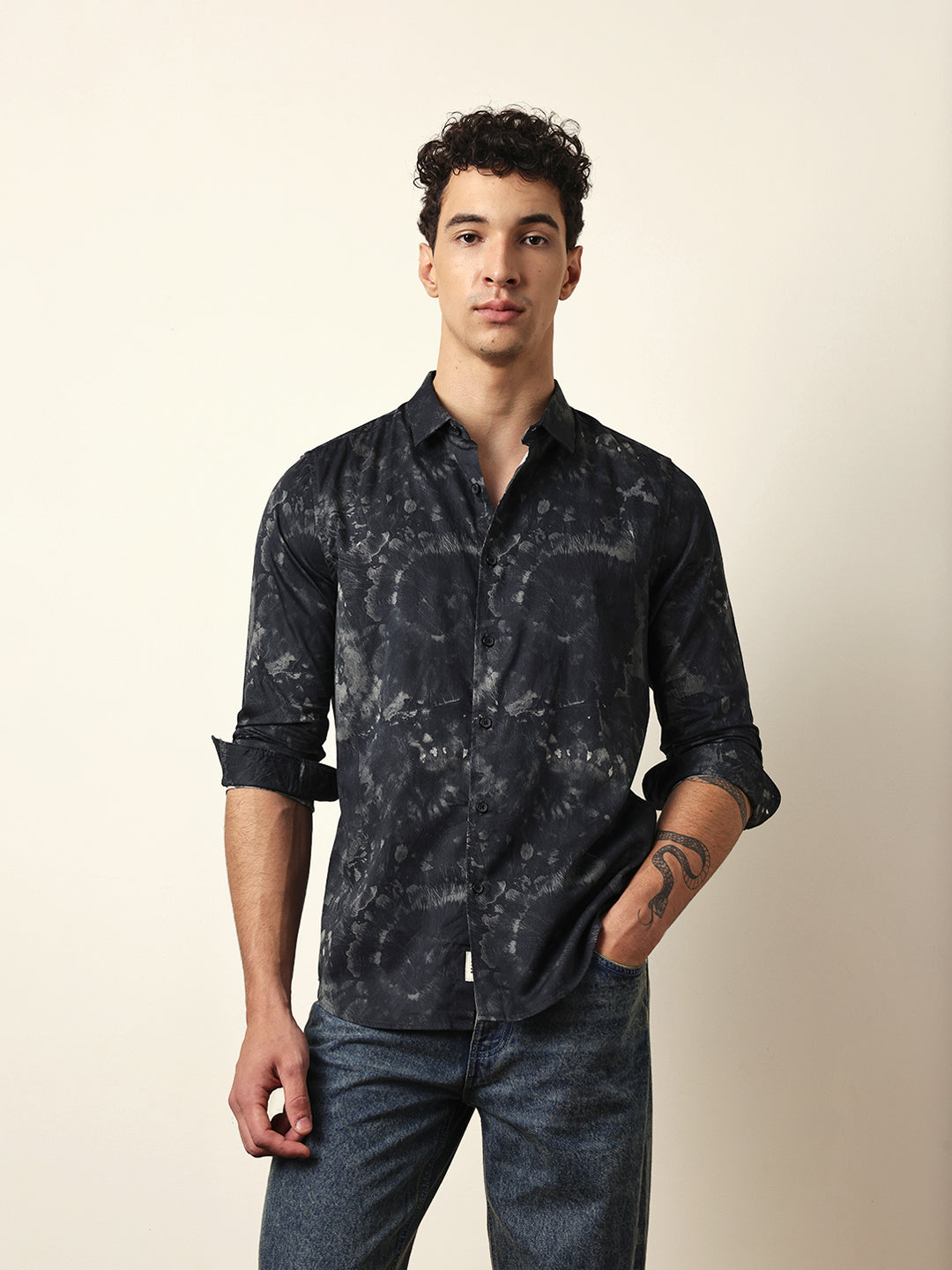 Men Modern Fit Casual Shirt