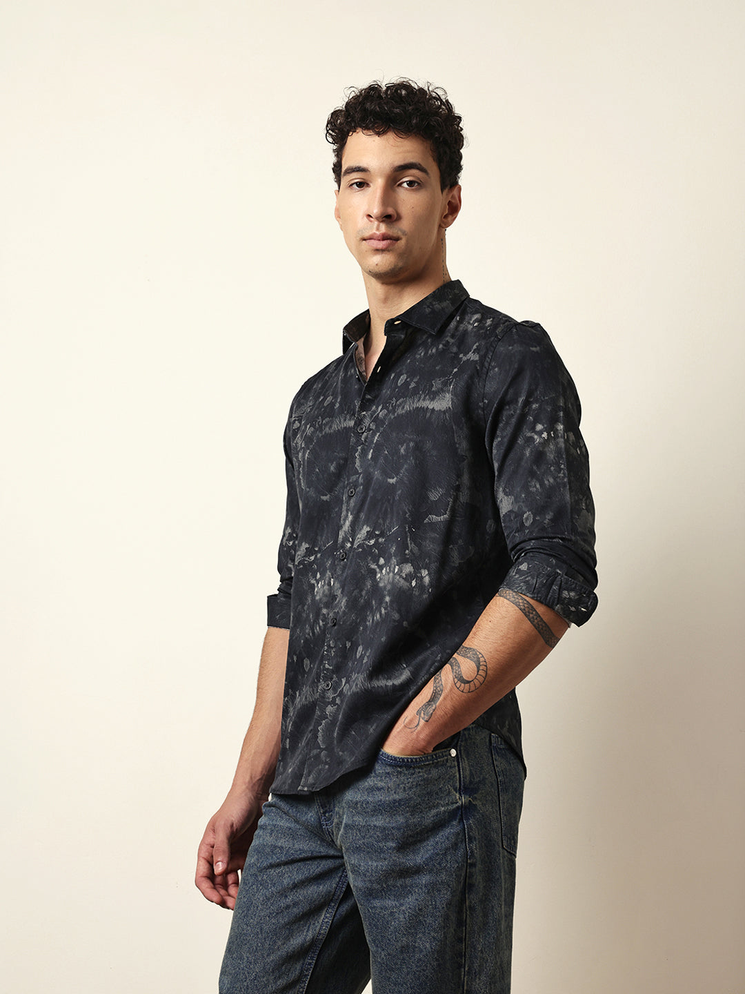 Men Modern Fit Casual Shirt