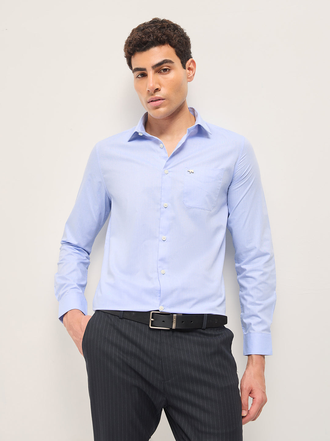 Men Blue Solid Tailored Fit Polyester Blend Formal Shirt