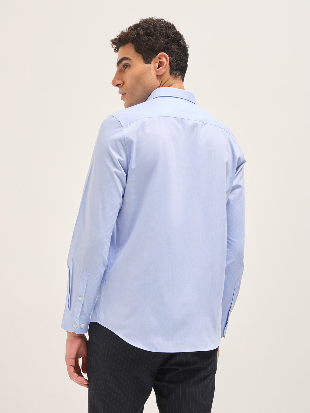 Men Blue Solid Tailored Fit Polyester Blend Formal Shirt