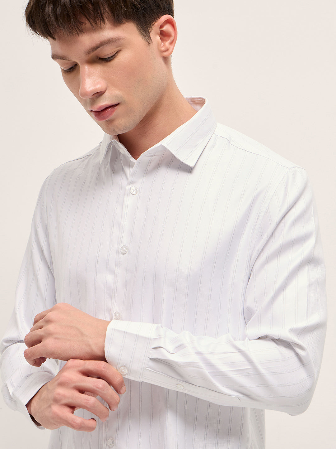 Men White Woven Stripe Pattern Tailored Fit Formal Shirt