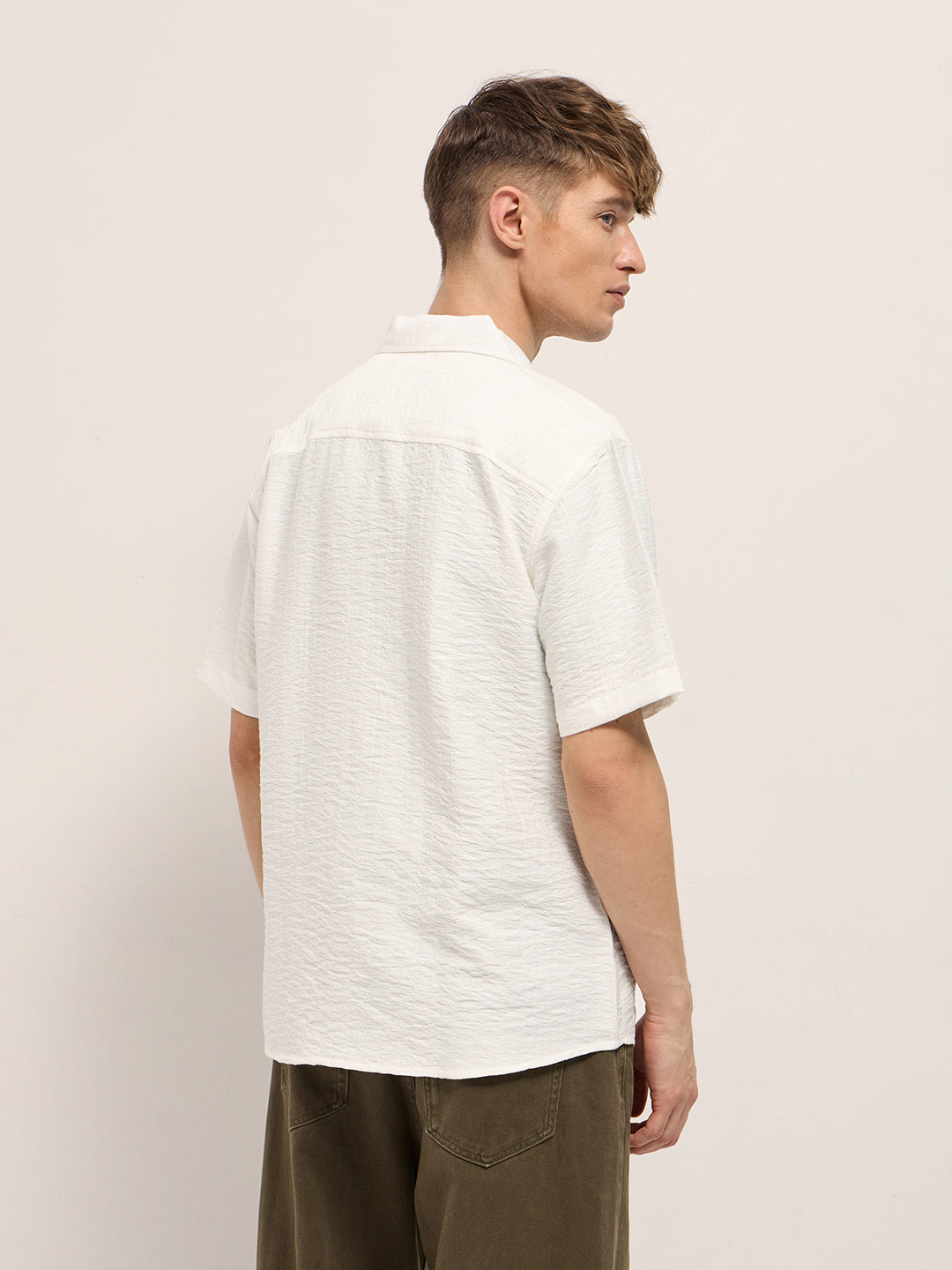 Men White Crinkled Textured Regular Fit Half-Sleeve Casual Shirt