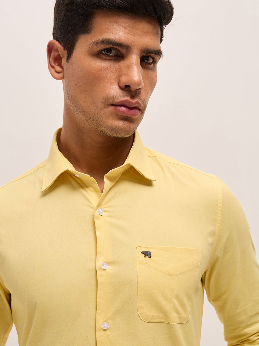Men Yellow Tailored Fit Solid Formal Shirt