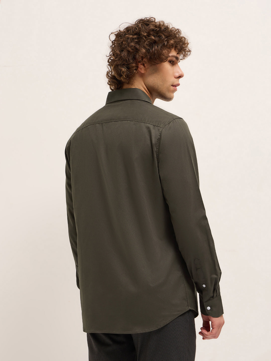 Men Elegant Olive Solid Tailored Fit Formal Shirt