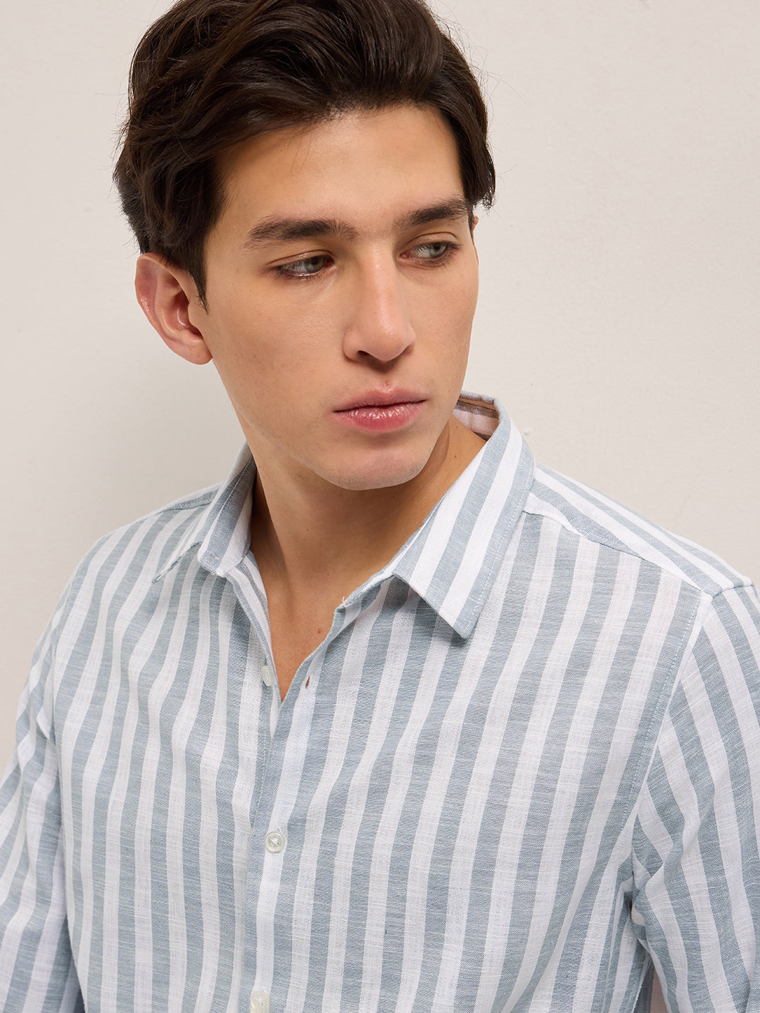 Men Grey & White Vertical Stripes Slim Fit Casual Shirt