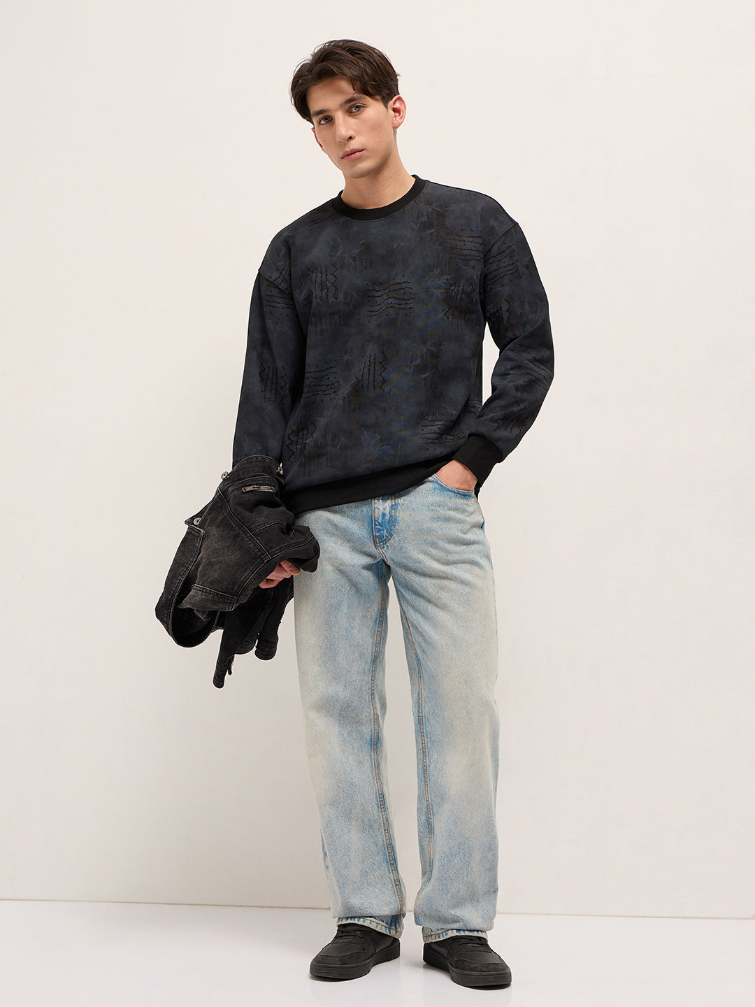 Men Black Relaxed Fit Crew Neck T-Shirt