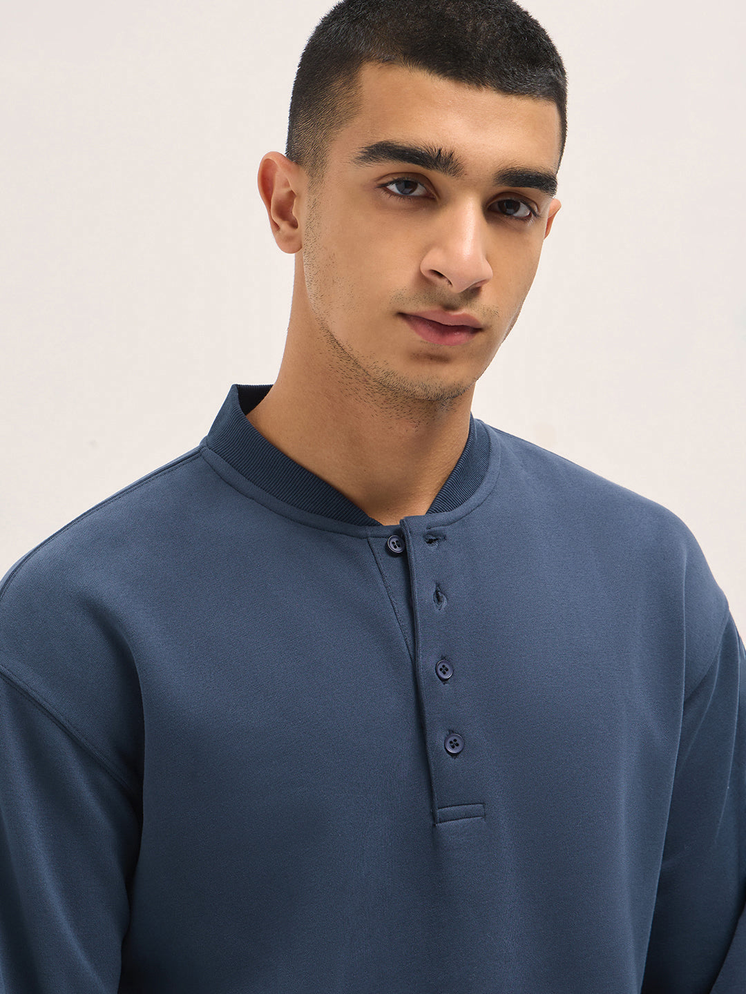 Men Blue Solid Relaxed Fit Henley Neck T-Shirt