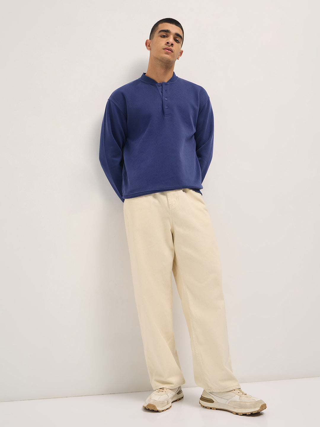 Men Blue Solid Relaxed Fit Henley Neck T-Shirt