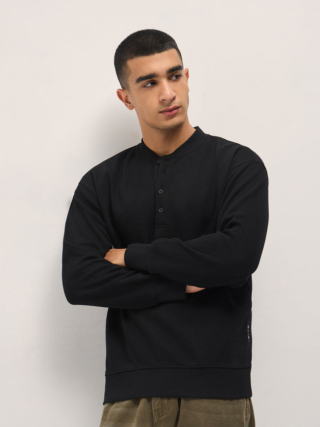 Men Black Solid Relaxed Fit Henley Neck T-Shirt