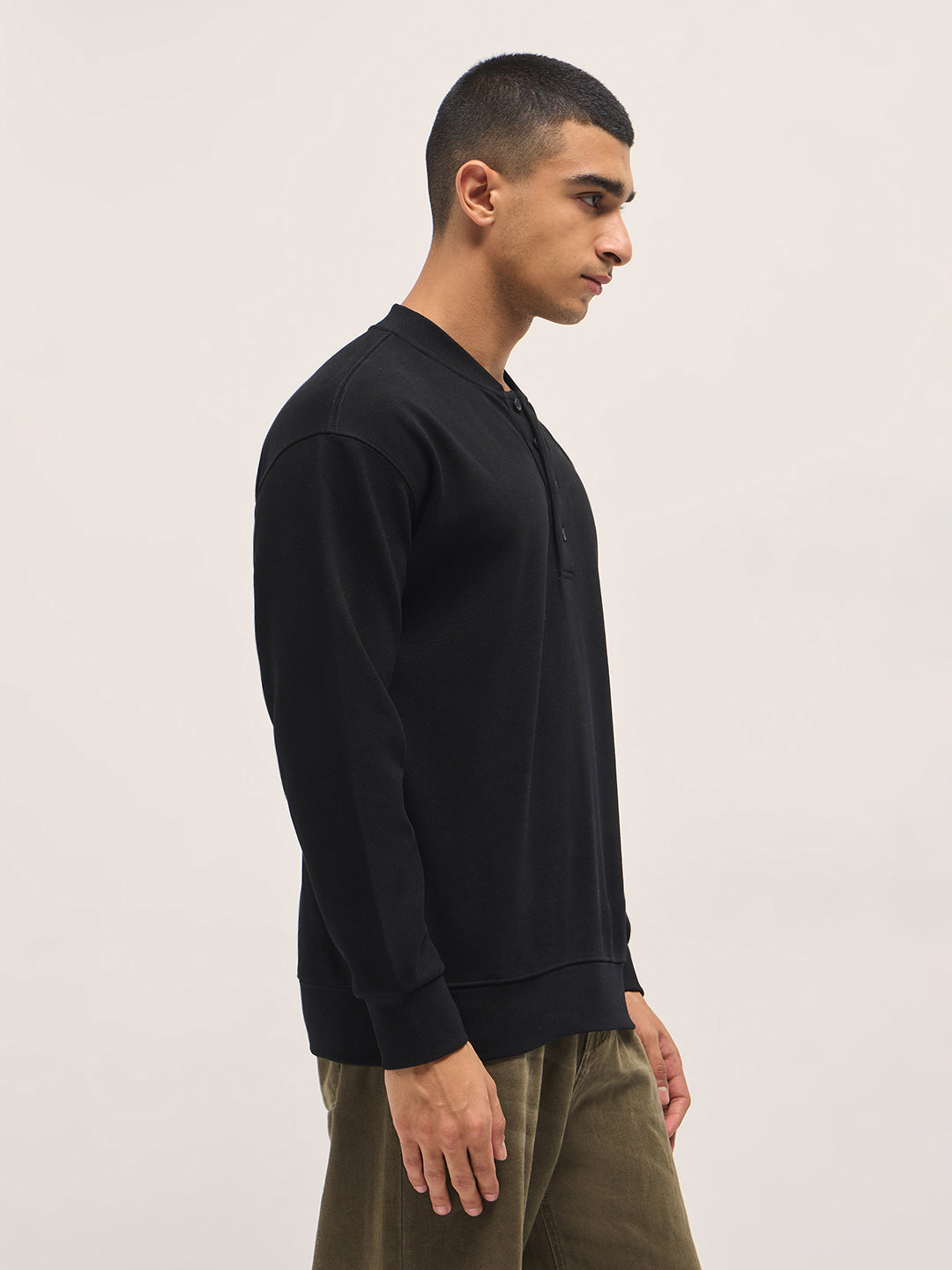 Men Black Solid Relaxed Fit Henley Neck T-Shirt