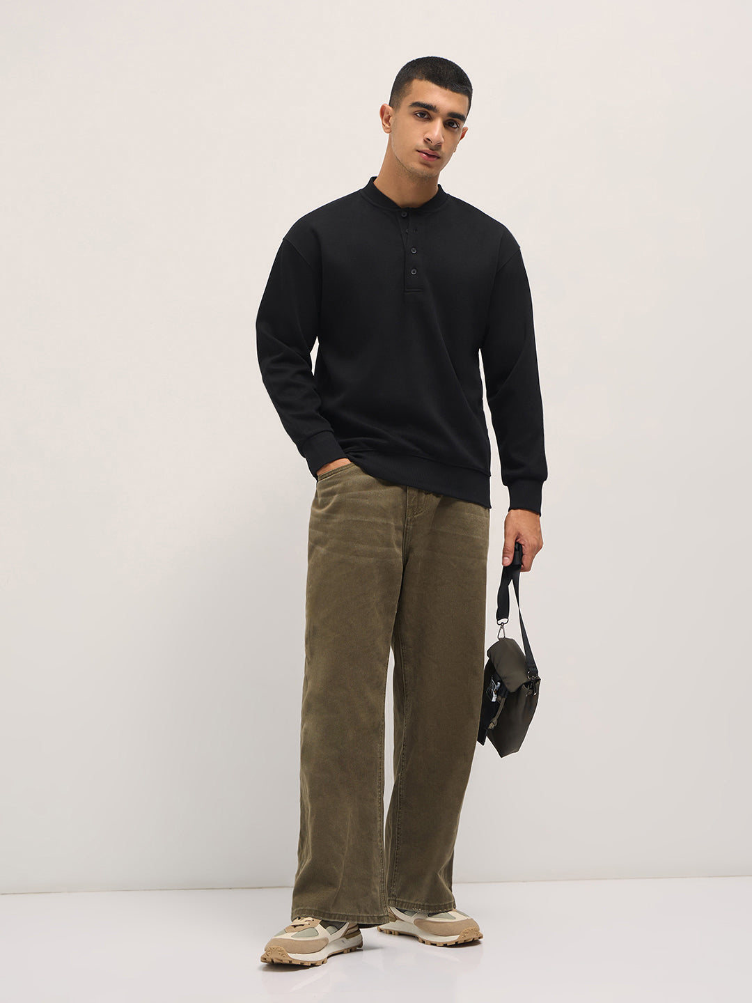 Men Black Solid Relaxed Fit Henley Neck T-Shirt