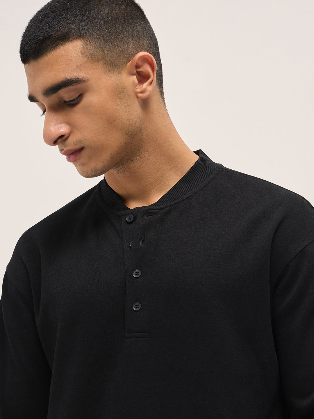 Men Black Solid Relaxed Fit Henley Neck T-Shirt