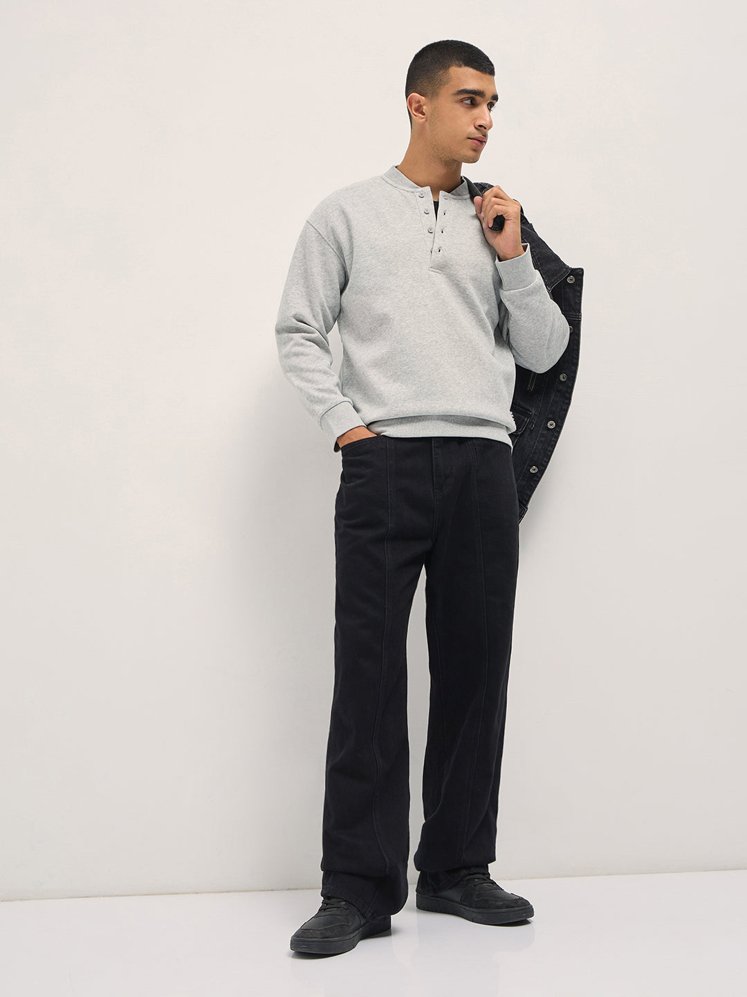 Men Light Grey Solid Relaxed Fit Henley Neck T-Shirt