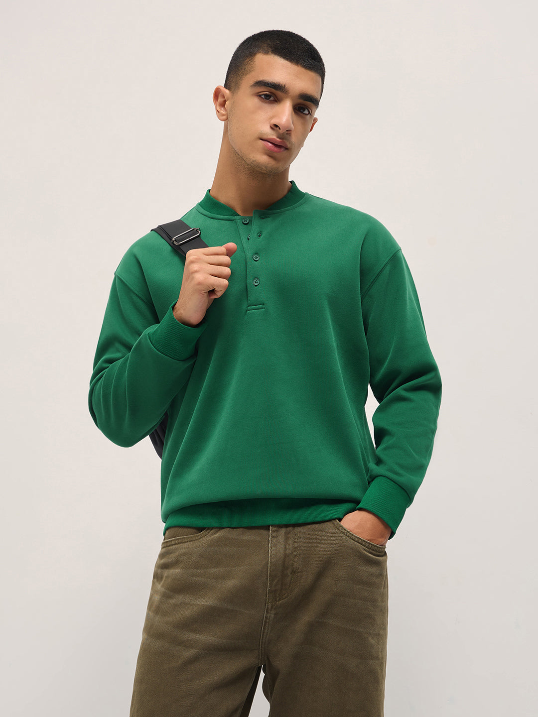 Men Green Solid Relaxed Fit Henley Neck T-Shirt