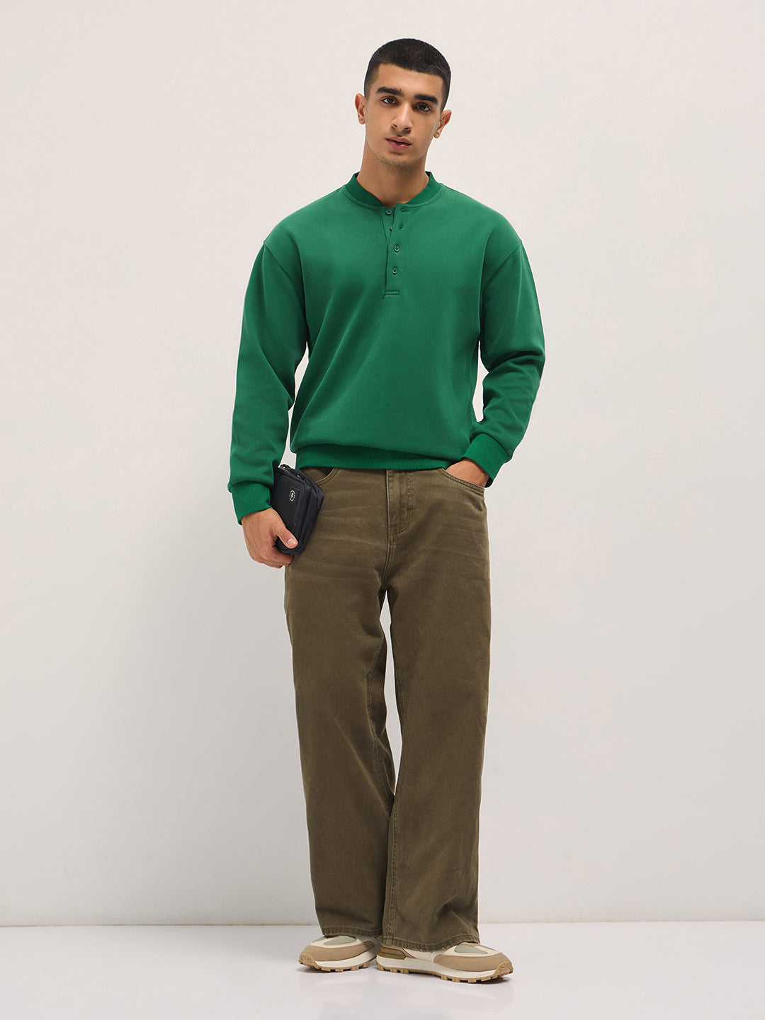 Men Green Solid Relaxed Fit Henley Neck T-Shirt