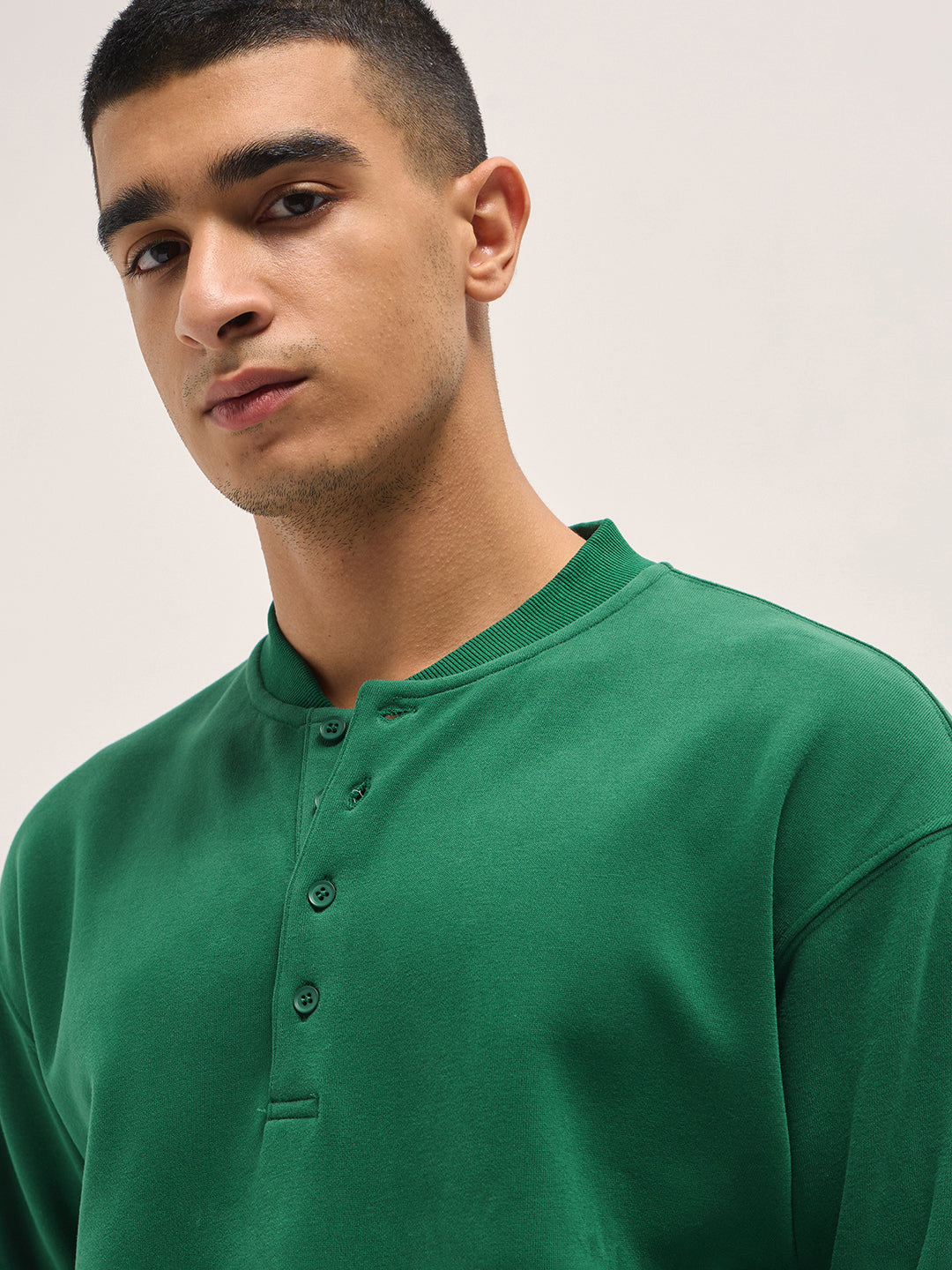 Men Green Solid Relaxed Fit Henley Neck T-Shirt