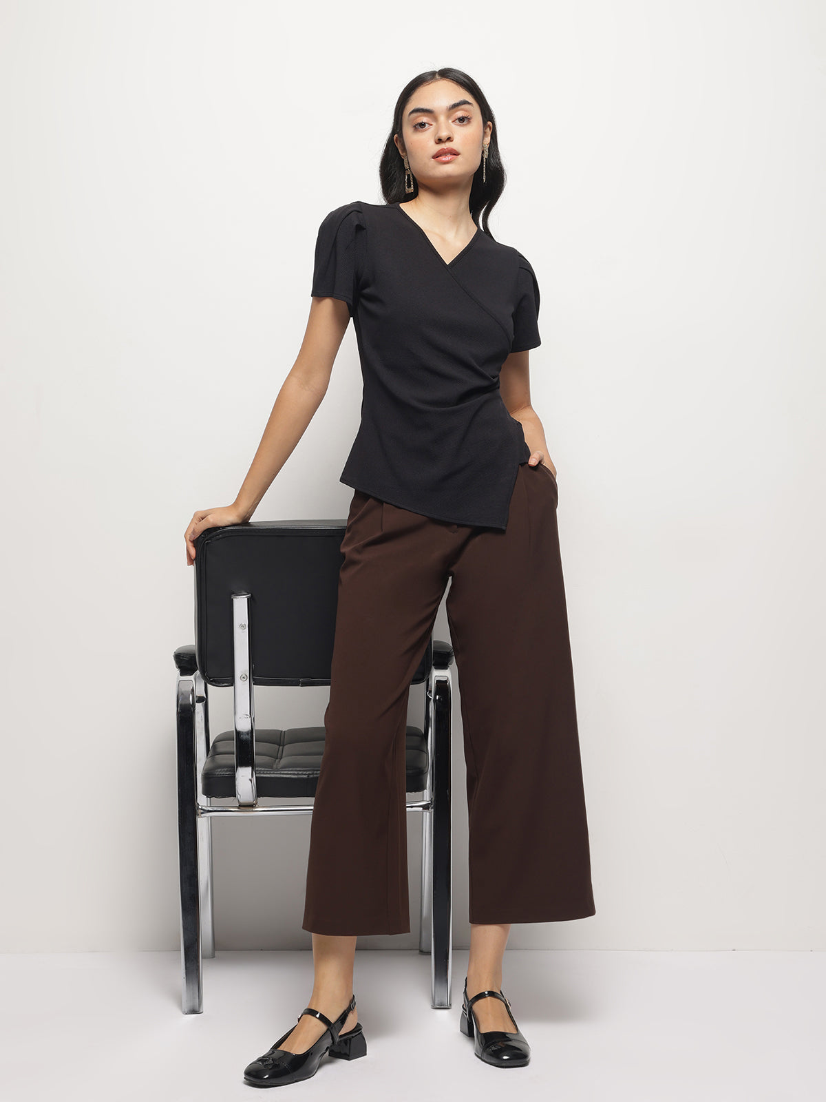 Women Waist Pleated and Asymmetrical Hem Fitted Shirt Sleeves Top