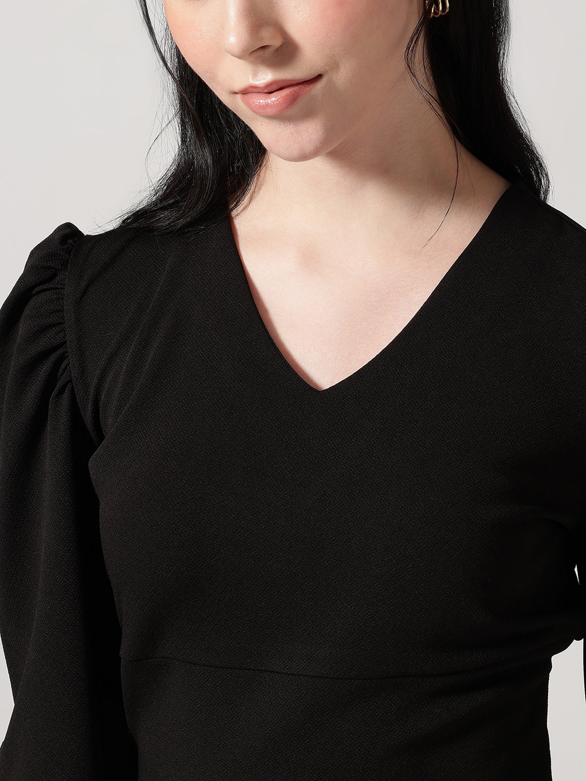 Women Black Solid V-Neck Top