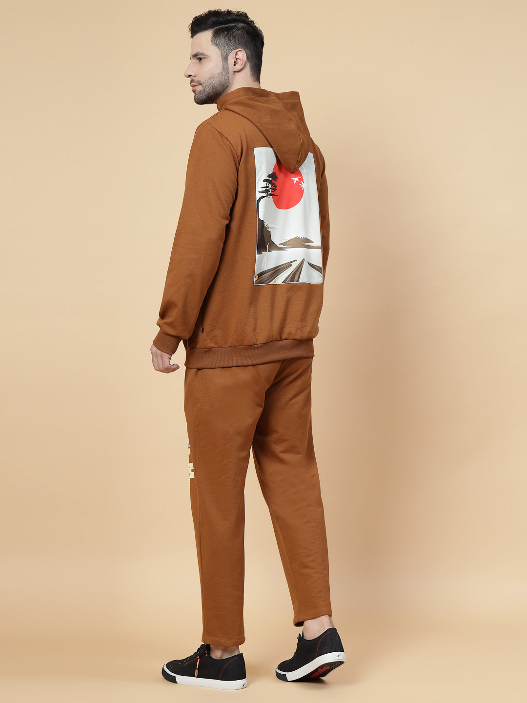 Men Brown Oversized Printed Fleece Co-ords
