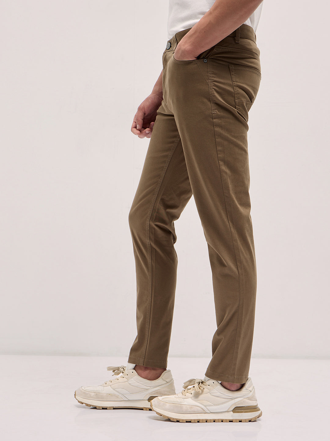 Men Brown Solid Slim Fit Casual Chino Trouser