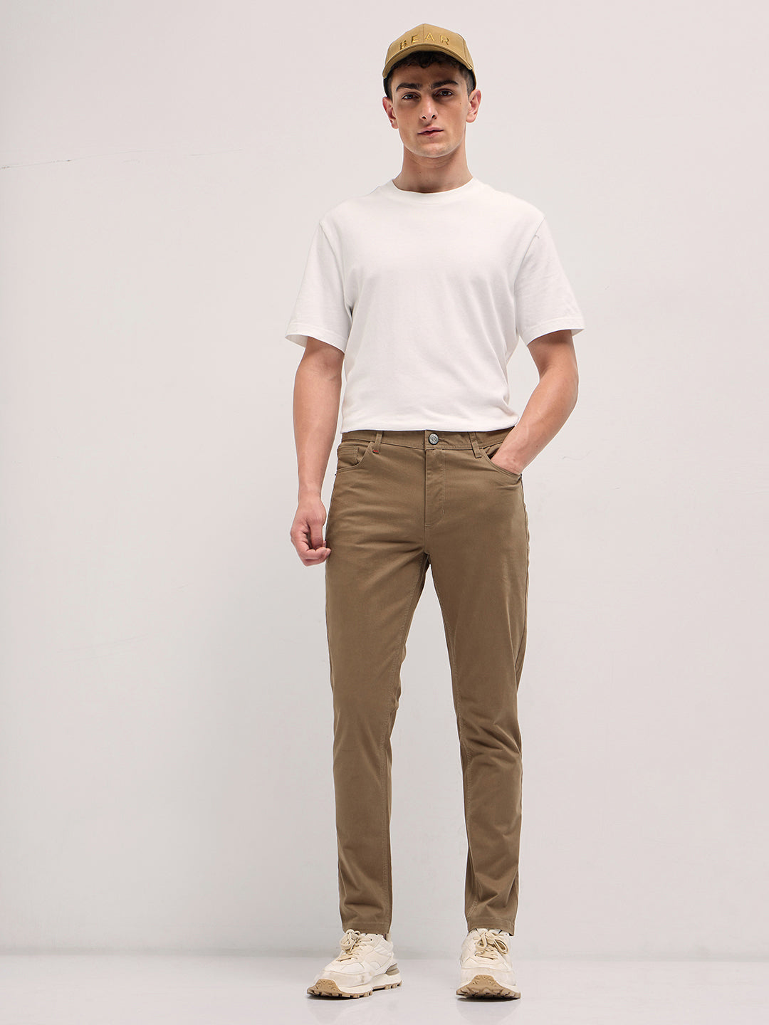 Men Brown Solid Slim Fit Casual Chino Trouser