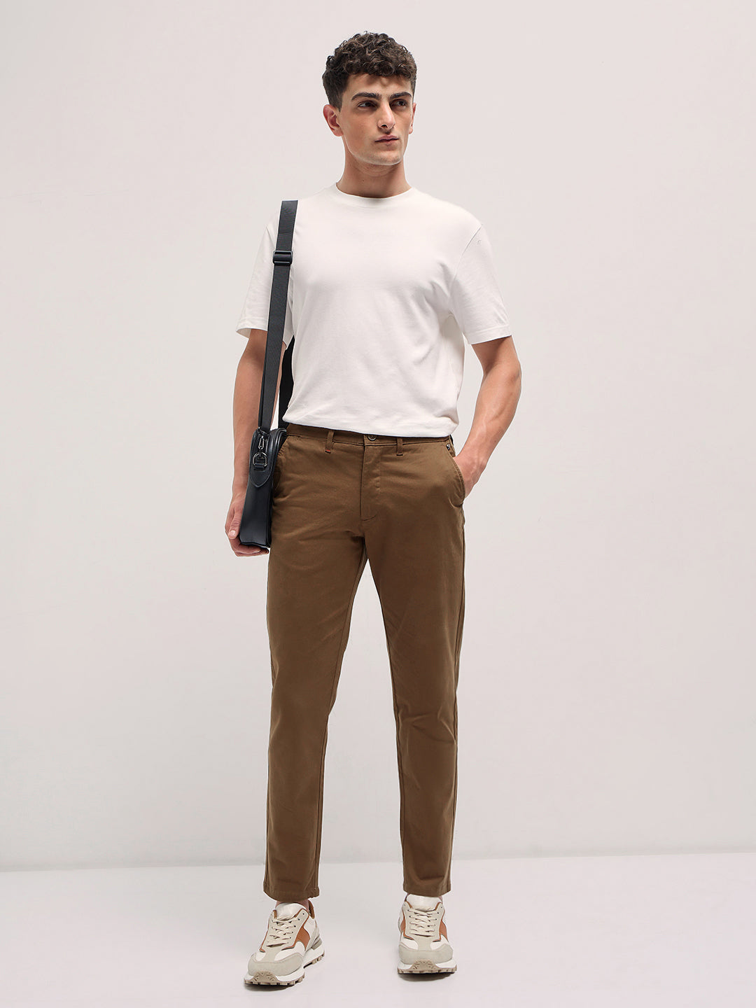 Men Brown Solid Slim Fit Casual Chino Trouser