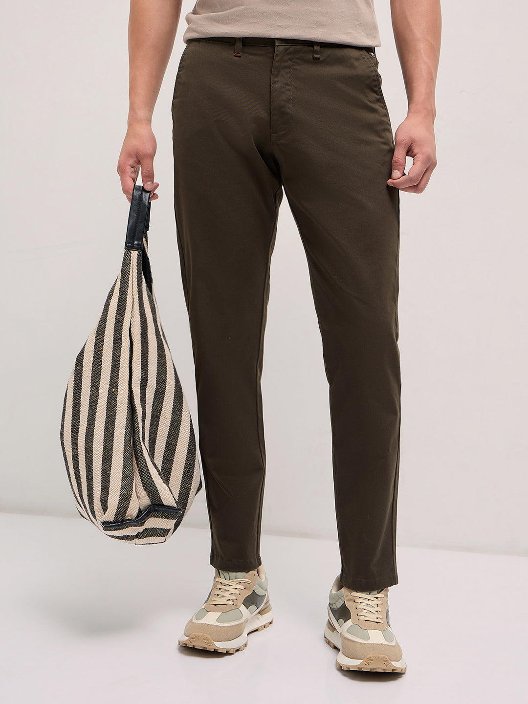 Men Olive Solid Slim Fit Casual Chino Trouser