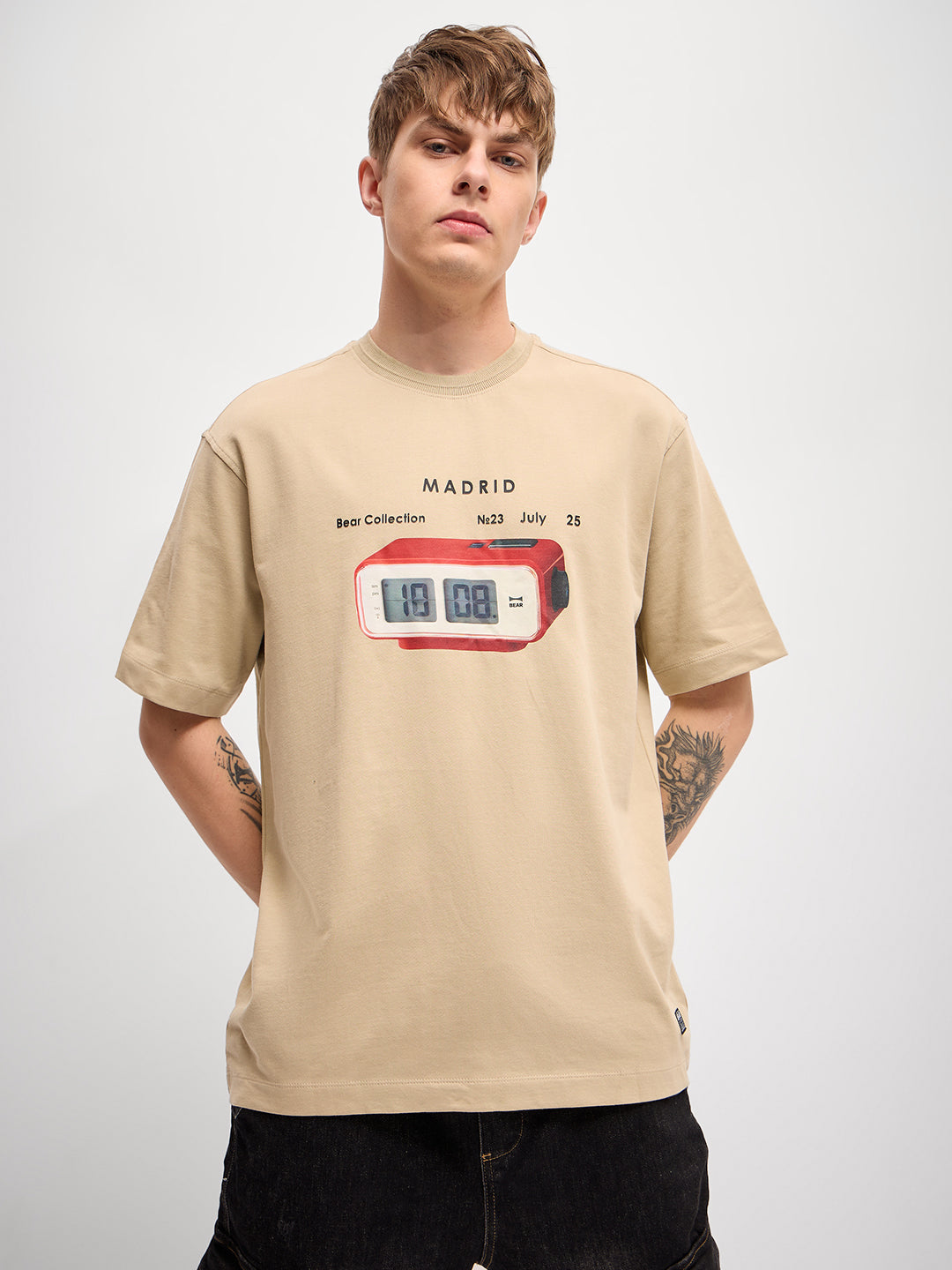 Men Beige GraphicRetro Clock Print Oversize Crew Neck T-shirt